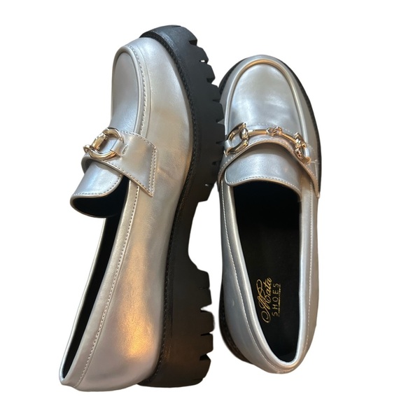 Mata Shoes Silver with Gold Chain Accent Loafers - Picture 1 of 4